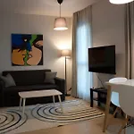 Connect Living Free Parking דירה